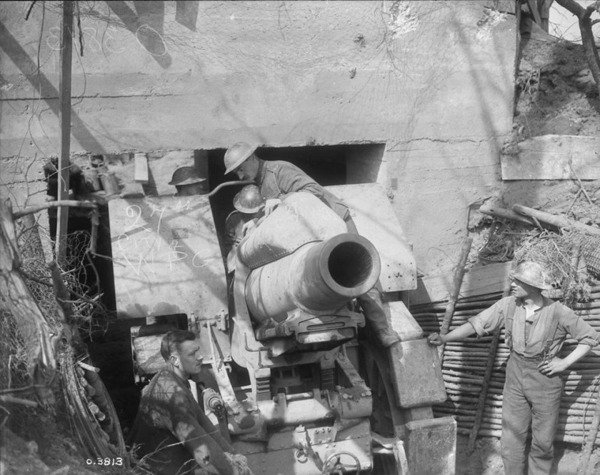 Morser 21cm pattern 1910 captured by the 27th Battalion (Winnipeg) at VImy, 9 April 1917(Library and Archives Canada, Mikan # 3397851)