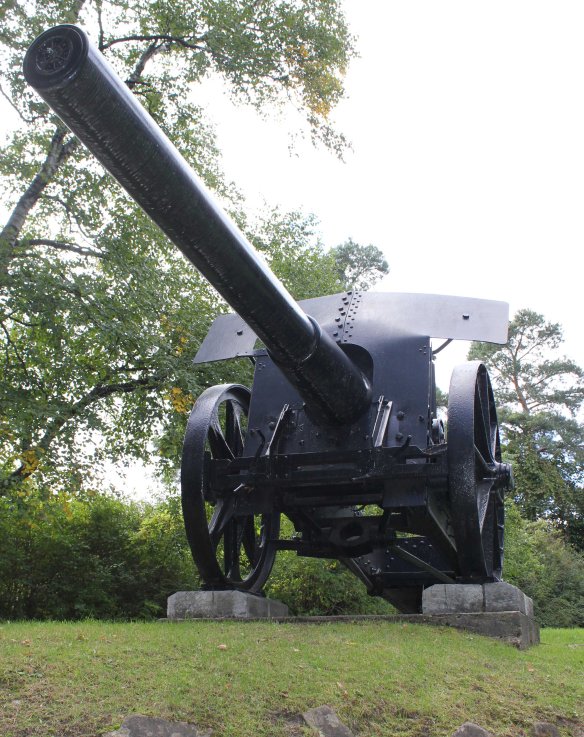 15cm naval cannon, woodbridge memorial tower (author photo)