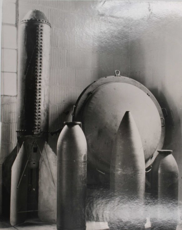 War Trophies Annex display, 1920s of large bombs and German Searchlight.
