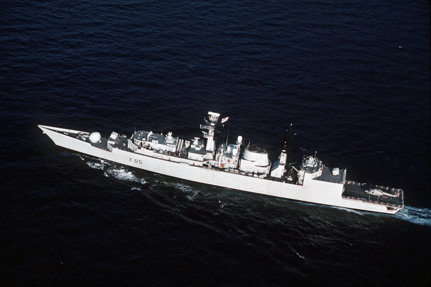 HMCS Cumberland 330-CFD-DN-ST-92-03625
