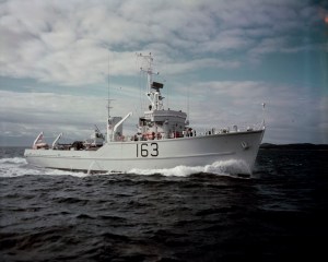 HMCS MIRAMICHI Bay class e010777558-v8