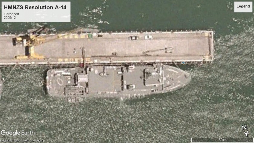 HMNZS Resolution A14 Devonport 2006.jpg