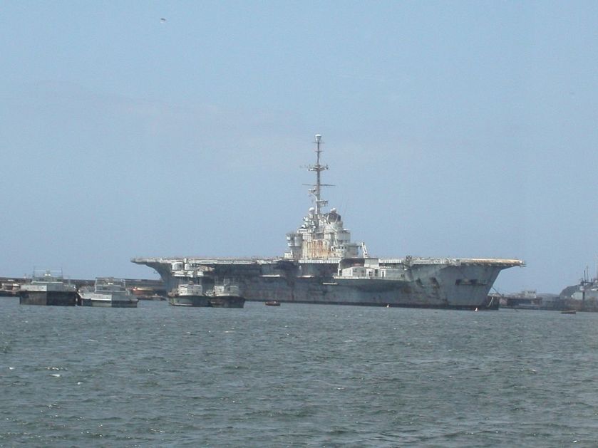 1024px-001._L'ex_porte-avion_Clémenceau