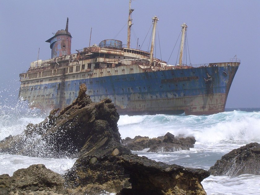 1280px-Shipwreck_of_the_SS_American_Star_on_the_shore_of_Fuerteventura
