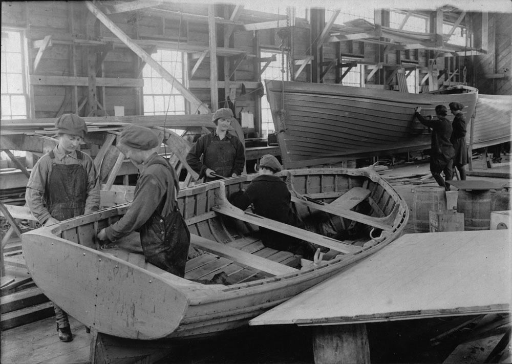 Bell's boatworks during the FWW LAC a024363-v8