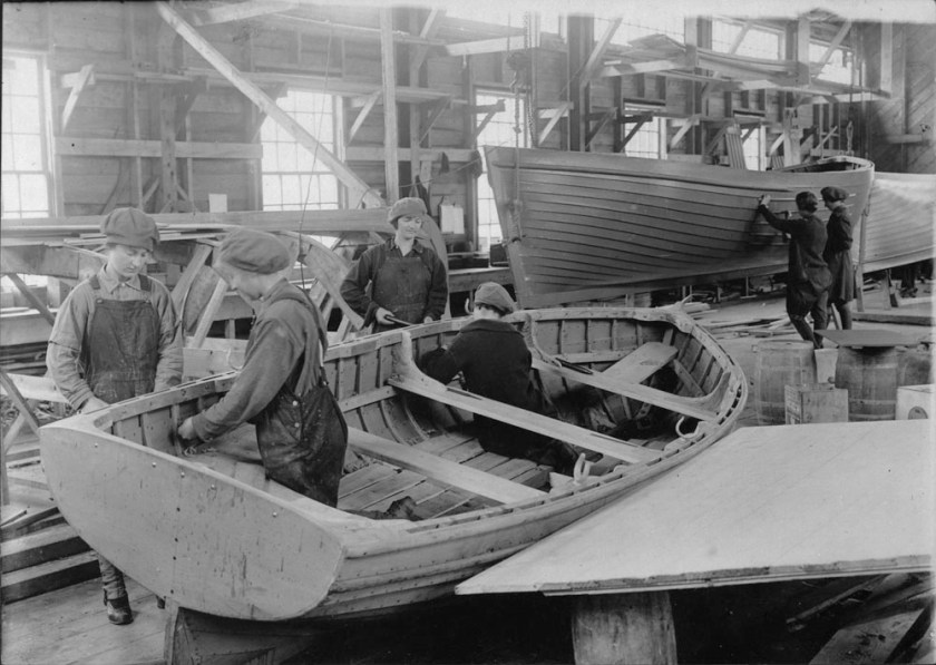 Bell's boatworks during the FWW LAC a024363-v8