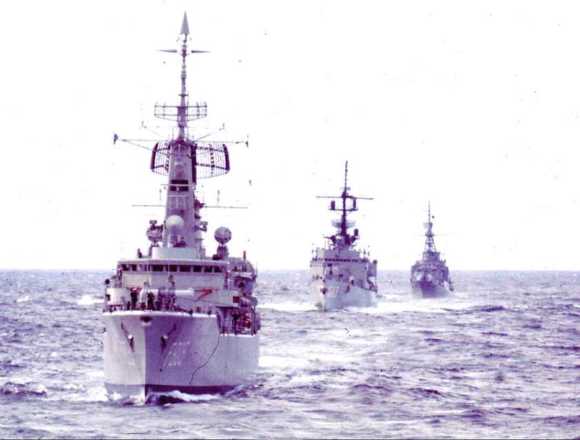 Van_Nes_McDonnell_Lubeck_entering_Lisbon_Feb_75