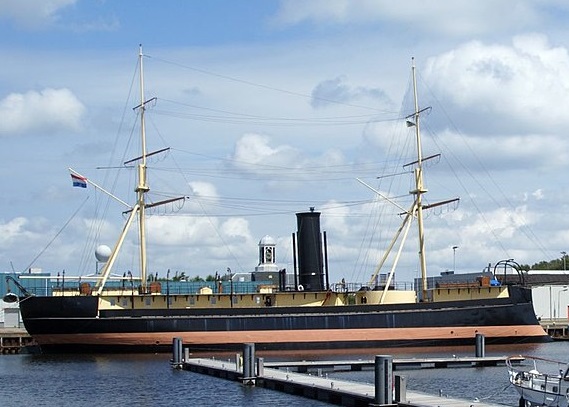 Schorpioen__1868_&amp;_Minesweeper_HMS_