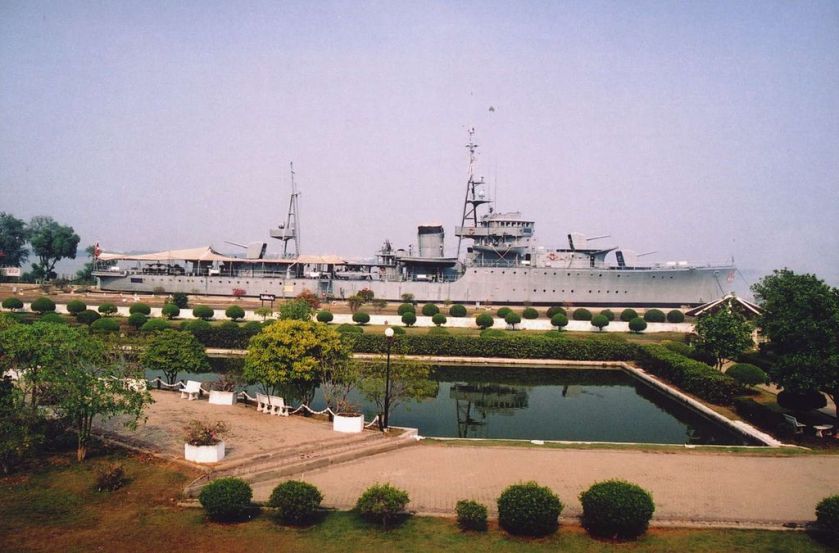 HTMS_Maeklong_-_panoramio