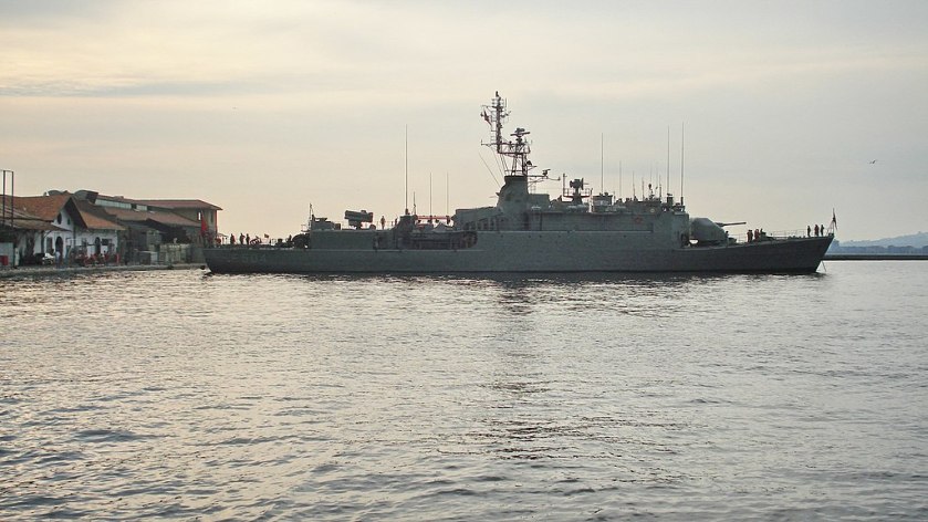 TCG Bartın_(F-504)_in_İzmir_3