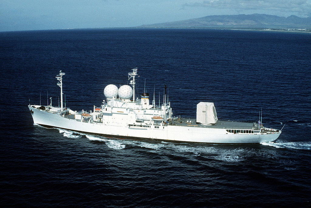 USNS_OBSERVATION_ISLAND_(T-AGM_23)_underway_near_Hawaii