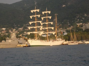 Buque_Escuela_Cuauhtémoc_en_Acapulco,_México