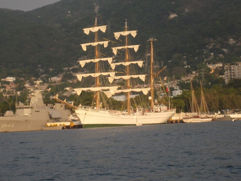 Buque_Escuela_Cuauhtémoc_en_Acapulco,_México