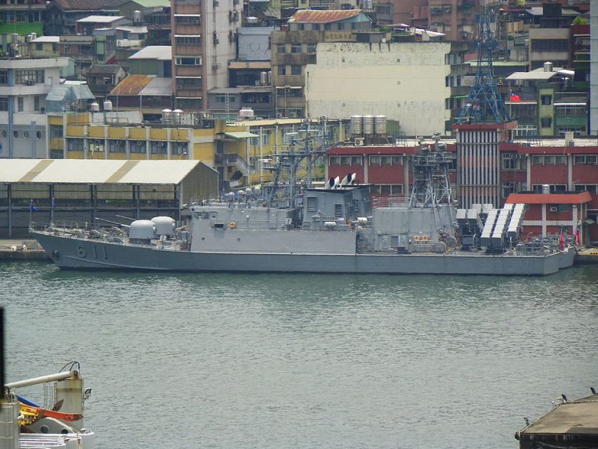 ROCN_Ching_Chiang_Class_Patrol_Ships_behind_Keelung_Harbor_Police_Office_20120526