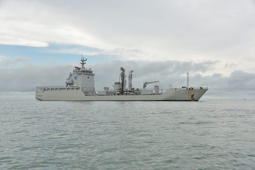 KRI_Tarakan_(905)_Replenishment_Oiler