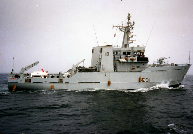 HMS_Orwell_(M2011)_Bay_of_Biscay_1990