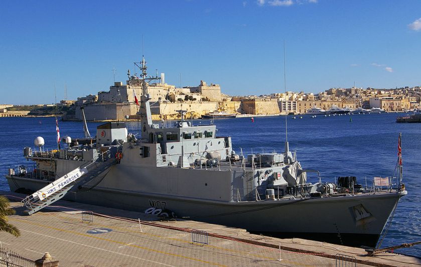 HMS_Pembroke_(M107)_(Malta)