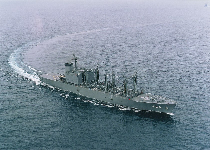 JMSDF_fast-combat_support_ship_JS_Hamana_（AOE-424）_(Past_appearance)