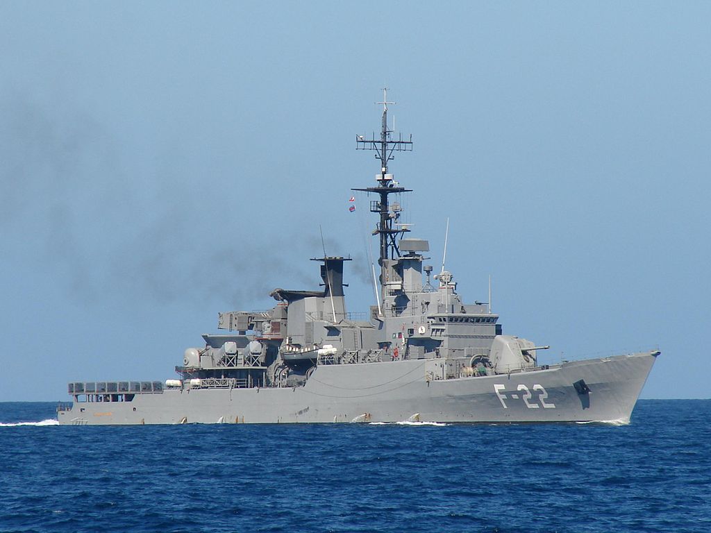 ARV_Almirante_Brión_(F-22)_-_2010