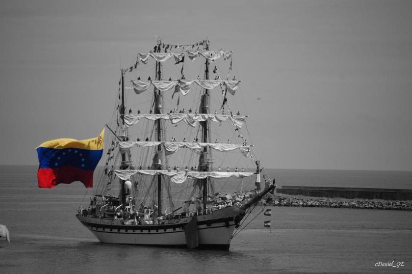 Buque_Escuela_Simón_Bolivar_BE-11_b&amp;w