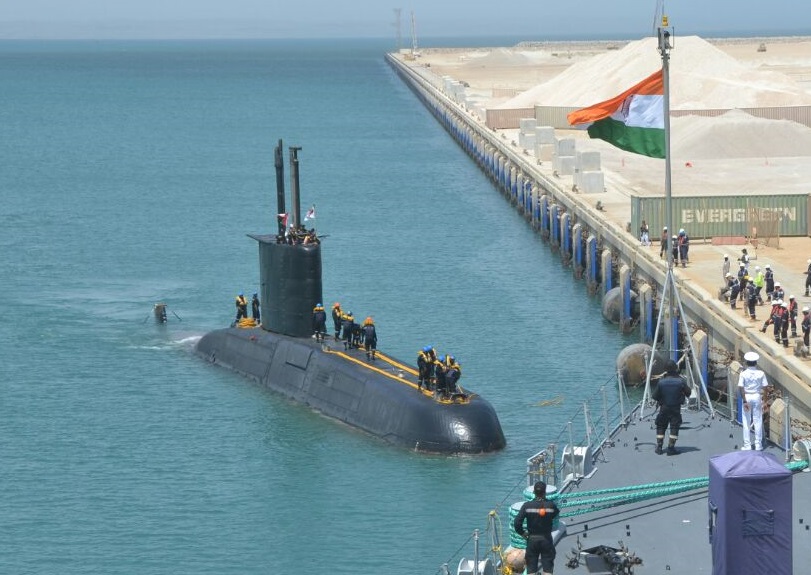 INS_Shishumar_(SSK_class_sub)_of_IN_at_Port_of_Duqm_Oman