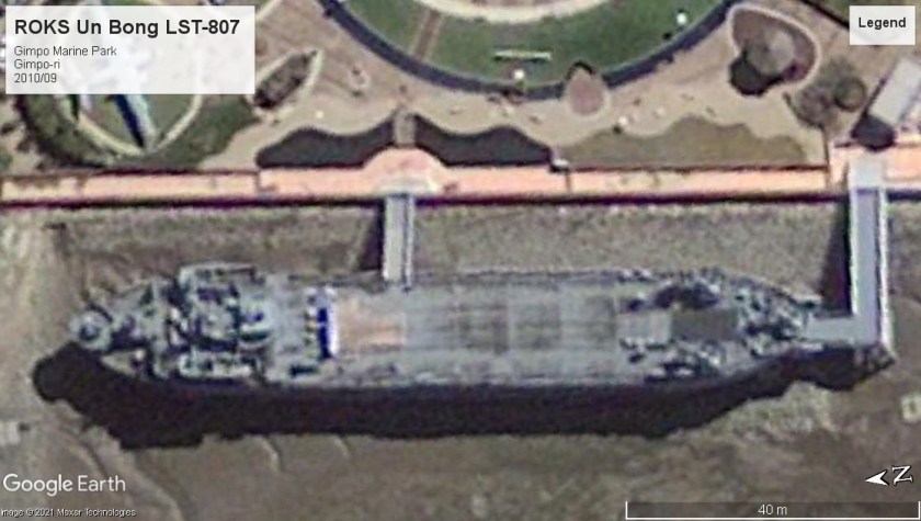 ROKS Un Bong LST-807 Gimpo marine park museum 2010
