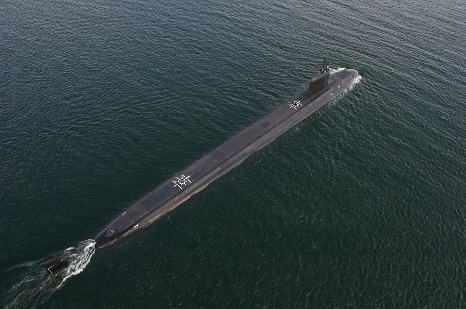 USS_North_Dakota_(SSN-784)_overhead_photo_in_August_2014