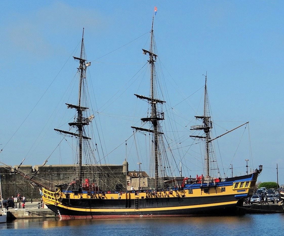 Three_masts__Etoile_du_Roy__in_the_port_of_Saint-Malo_(1)