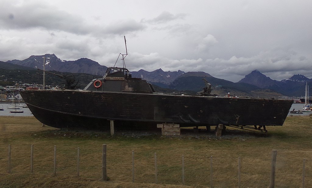 ARA_Towwora_en_Bahía_Ushuaia