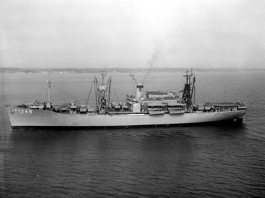 USS_Francis_Marion_(APA-249)_underway_c1961